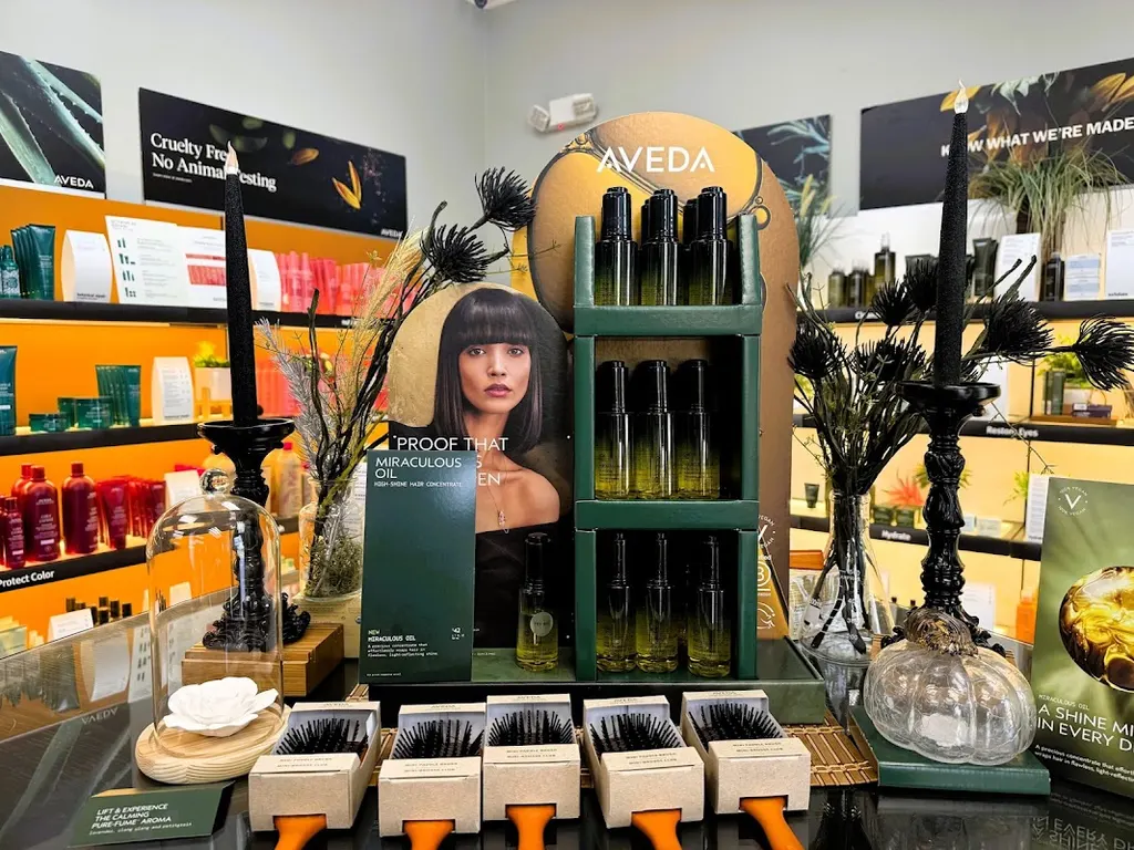 Clove Salon Aveda — Hair salon in Clermont